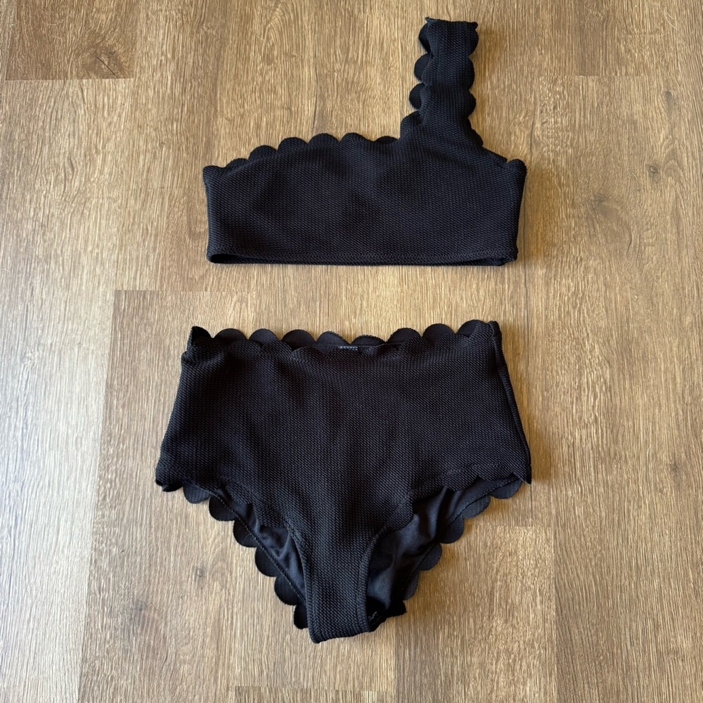 Women’s Scalloped Edge Black One Shoulder Bikini S
